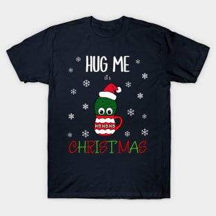 Hug Me It's Christmas - Cactus With A Santa Hat In A Christmas Mug T-Shirt